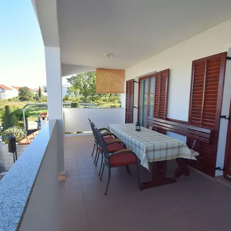 Zdenka By Interhome Apartamento Njivice