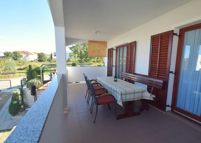 Zdenka By Interhome Apartamento Njivice