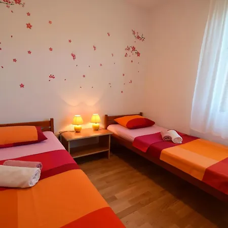 Zdenka By Interhome * 奈维斯